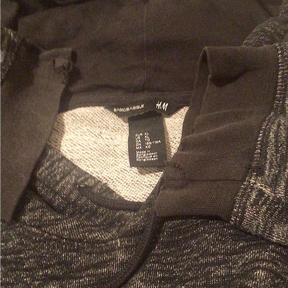 H&M men’s back & grey slip on hoodie with front pockets - Picture 3 of 4